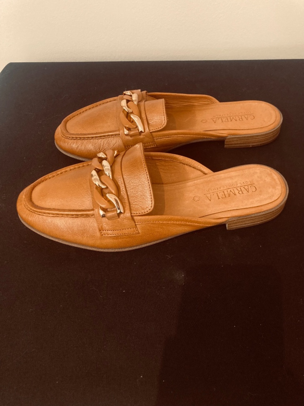 Carmela Tan Mules with Chain detail NWOT Size 38 - Picture 5 of 9